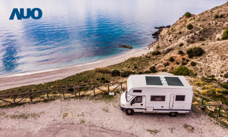 「可撓輕量化太陽光電板SunCurva」使用輕量特殊耐候型複合板取代傳統太陽能板的玻璃前板，不僅降低70%重量，每米平方僅3Kg；具有抗衝擊性能及通過電磁相容性測試，可應用於交通運輸工具，如露營車、遊艇等